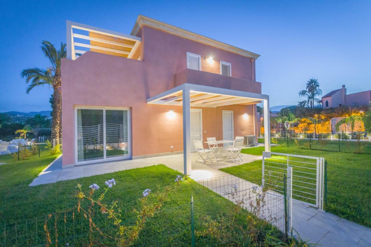 Residence Delfino, Portorosa Furnari Exterior foto